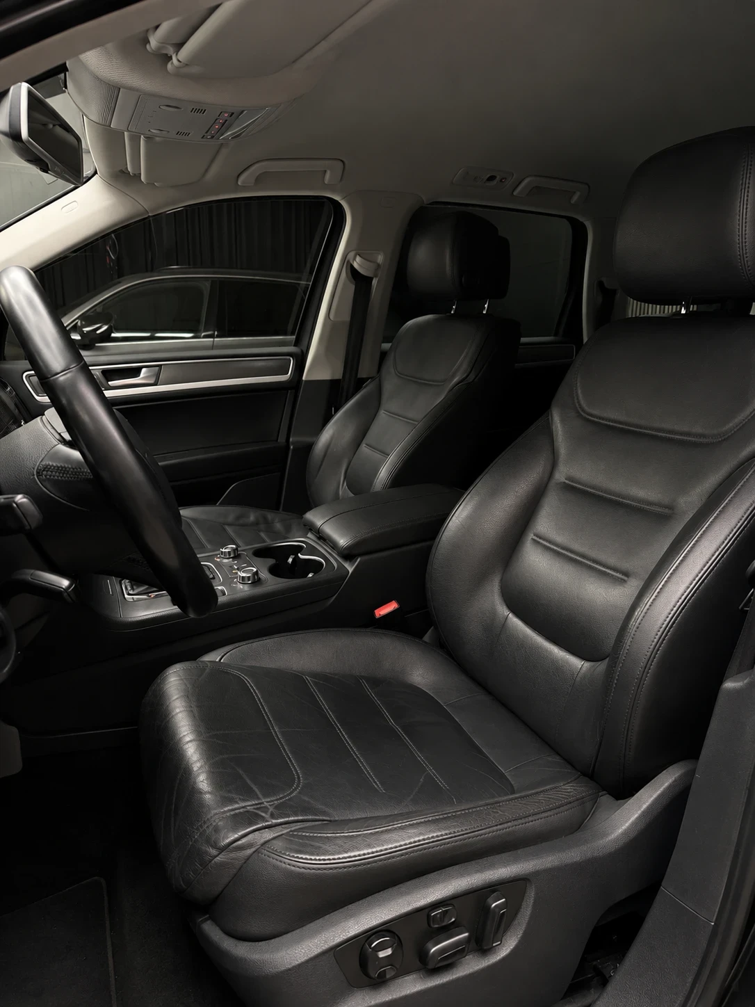 VW Touareg 3.0 TDI 245 КС:: 360::LED::NAVI::, снимка 10 - Автомобили и джипове - 55269414