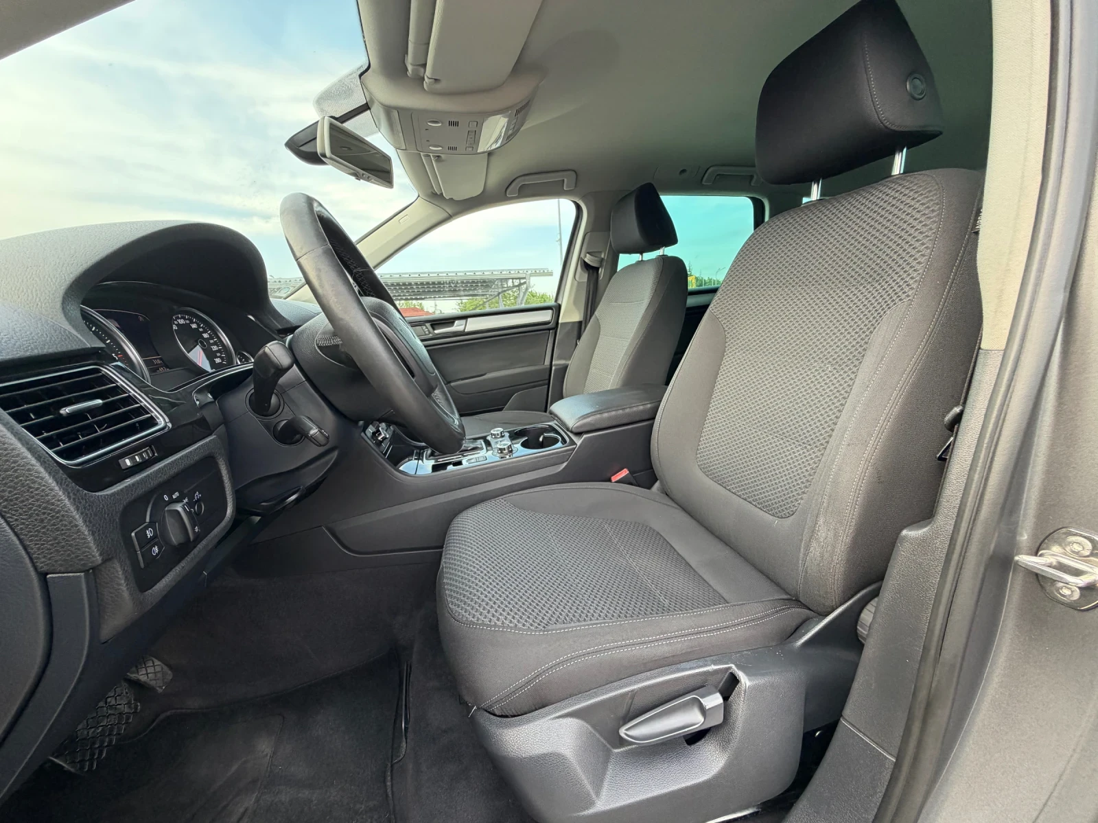 VW Touareg 3.0TDI 4Motion ИТАЛИЯ, снимка 7 - Автомобили и джипове - 55400225
