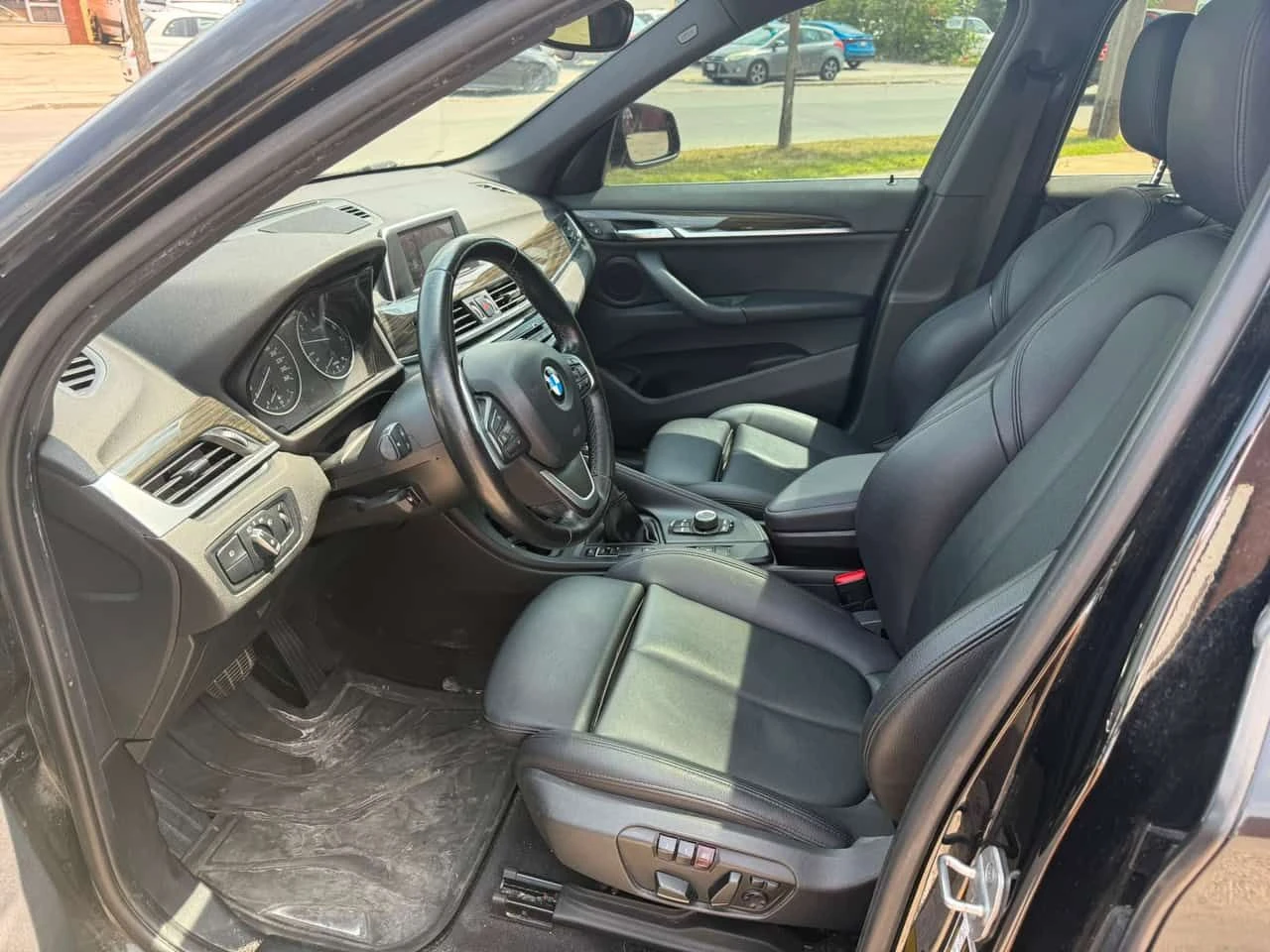 BMW X1 * xDrive28i * АВТОКРЕДИТ БЕЗ ПЪРВОНАЧАЛНА ВНОСКА, снимка 10 - Автомобили и джипове - 55423474
