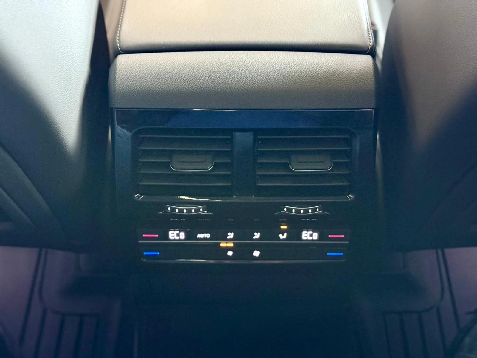 VW Touareg 4 Motion* FULL* Pano* Подгрев* Обдух* Лизинг , снимка 15 - Автомобили и джипове - 56197504