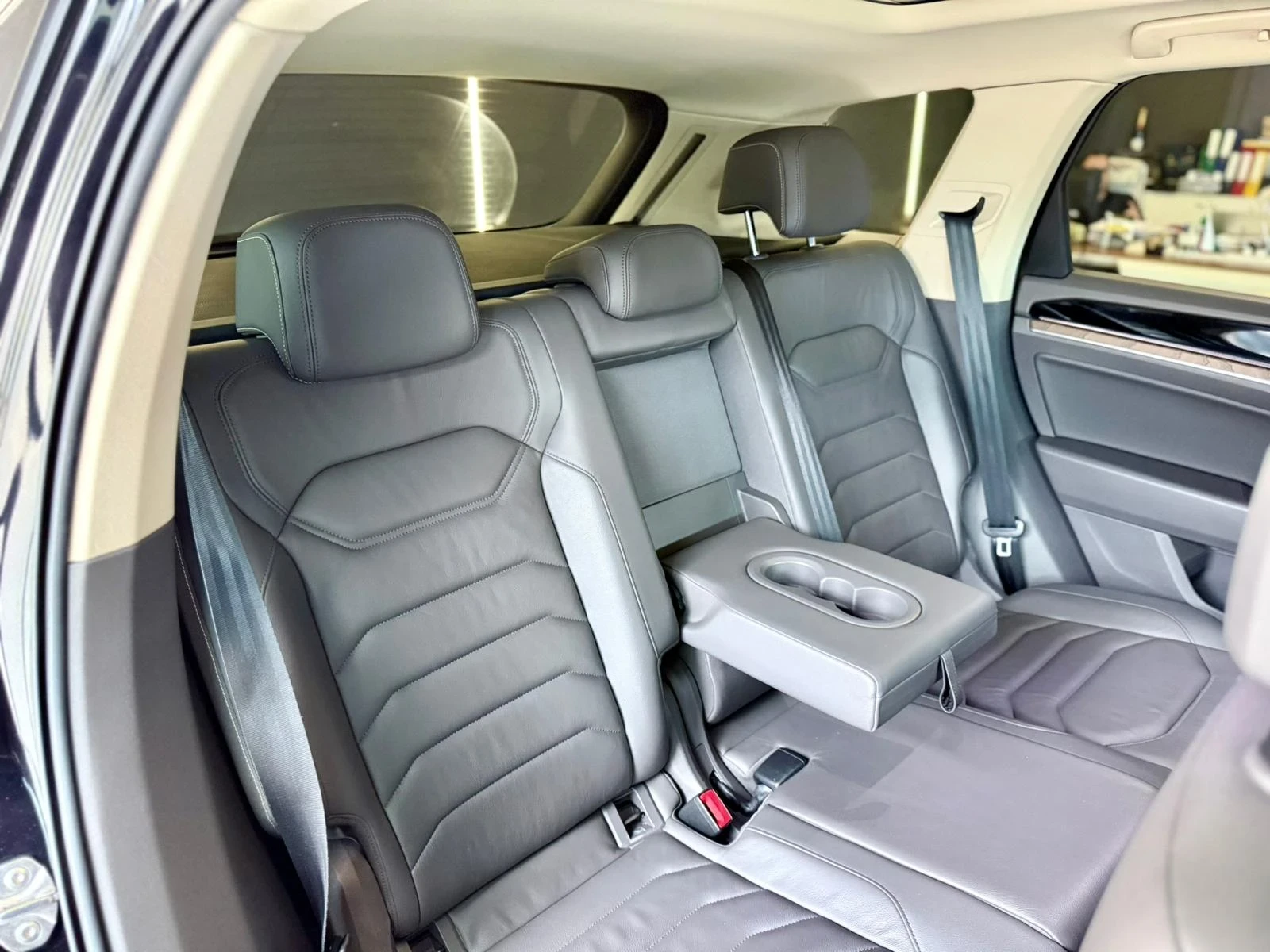 VW Touareg 4 Motion* FULL* Pano* Подгрев* Обдух* Лизинг , снимка 16 - Автомобили и джипове - 56197504
