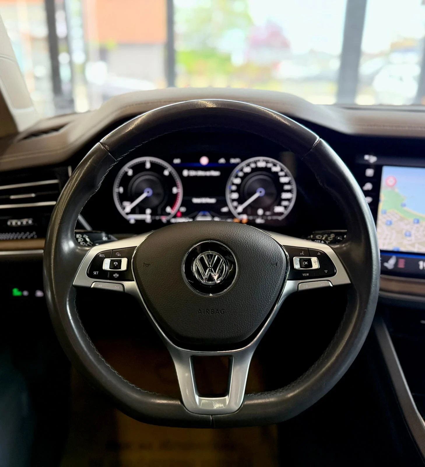 VW Touareg 4 Motion* FULL* Pano* Подгрев* Обдух* Лизинг , снимка 10 - Автомобили и джипове - 56197504
