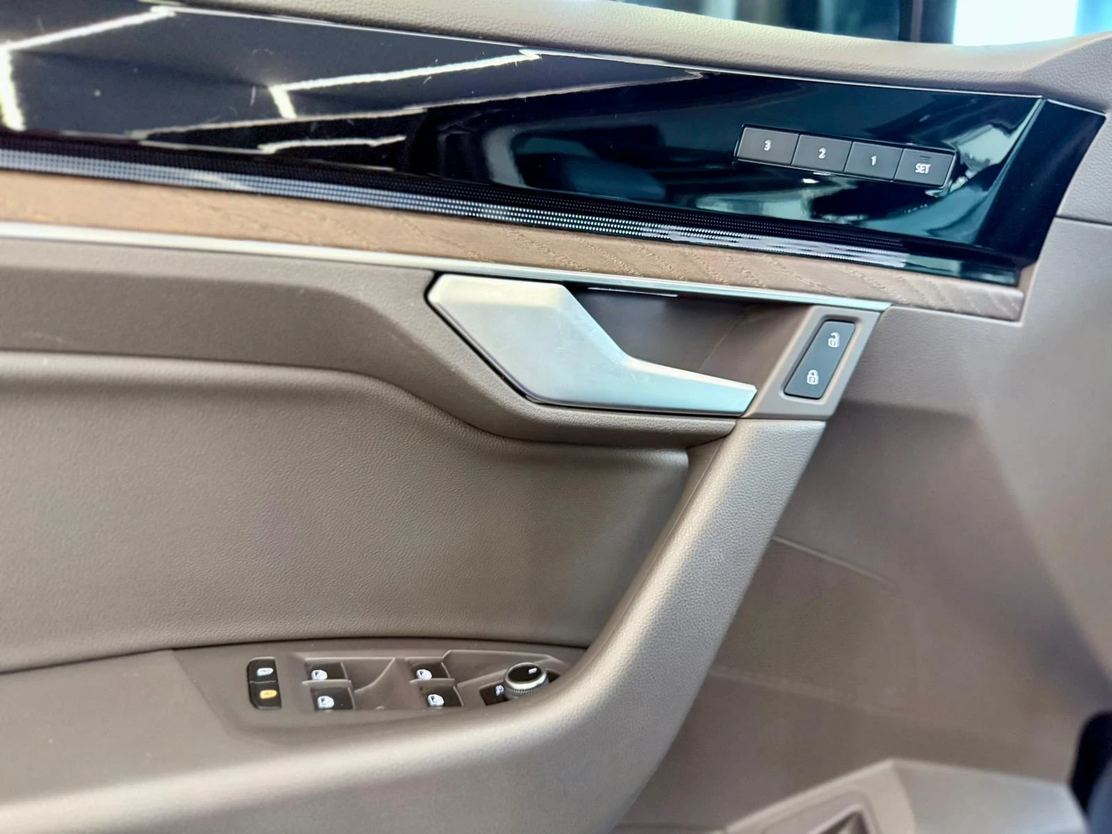 VW Touareg 4 Motion* FULL* Pano* Подгрев* Обдух* Лизинг , снимка 7 - Автомобили и джипове - 56197504