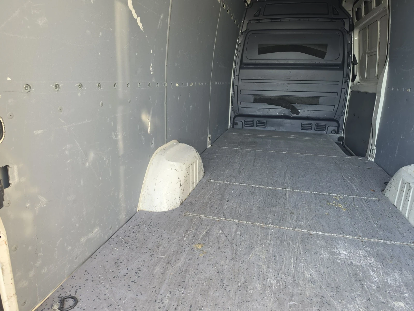VW Crafter 2.5TDI Климатик, снимка 8 - Бусове и автобуси - 55246811