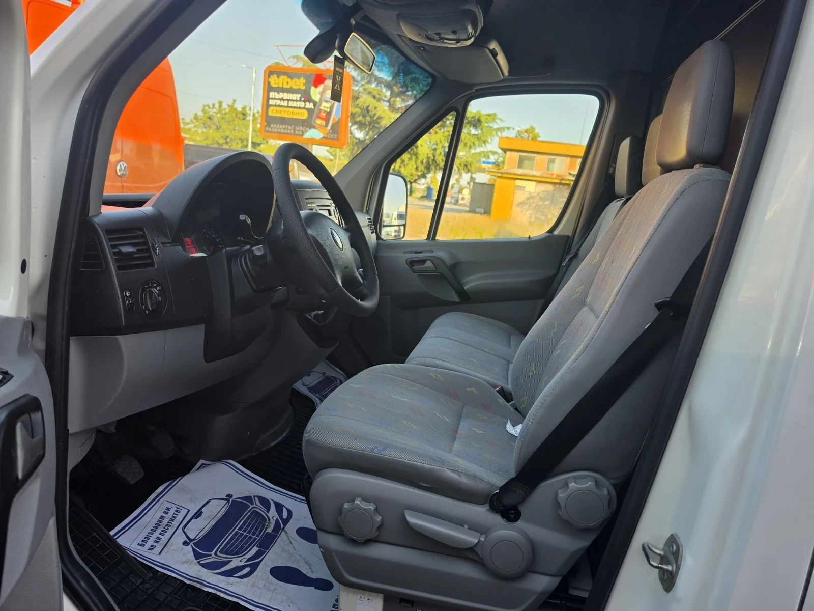 VW Crafter 2.5TDI Климатик, снимка 7 - Бусове и автобуси - 55246811