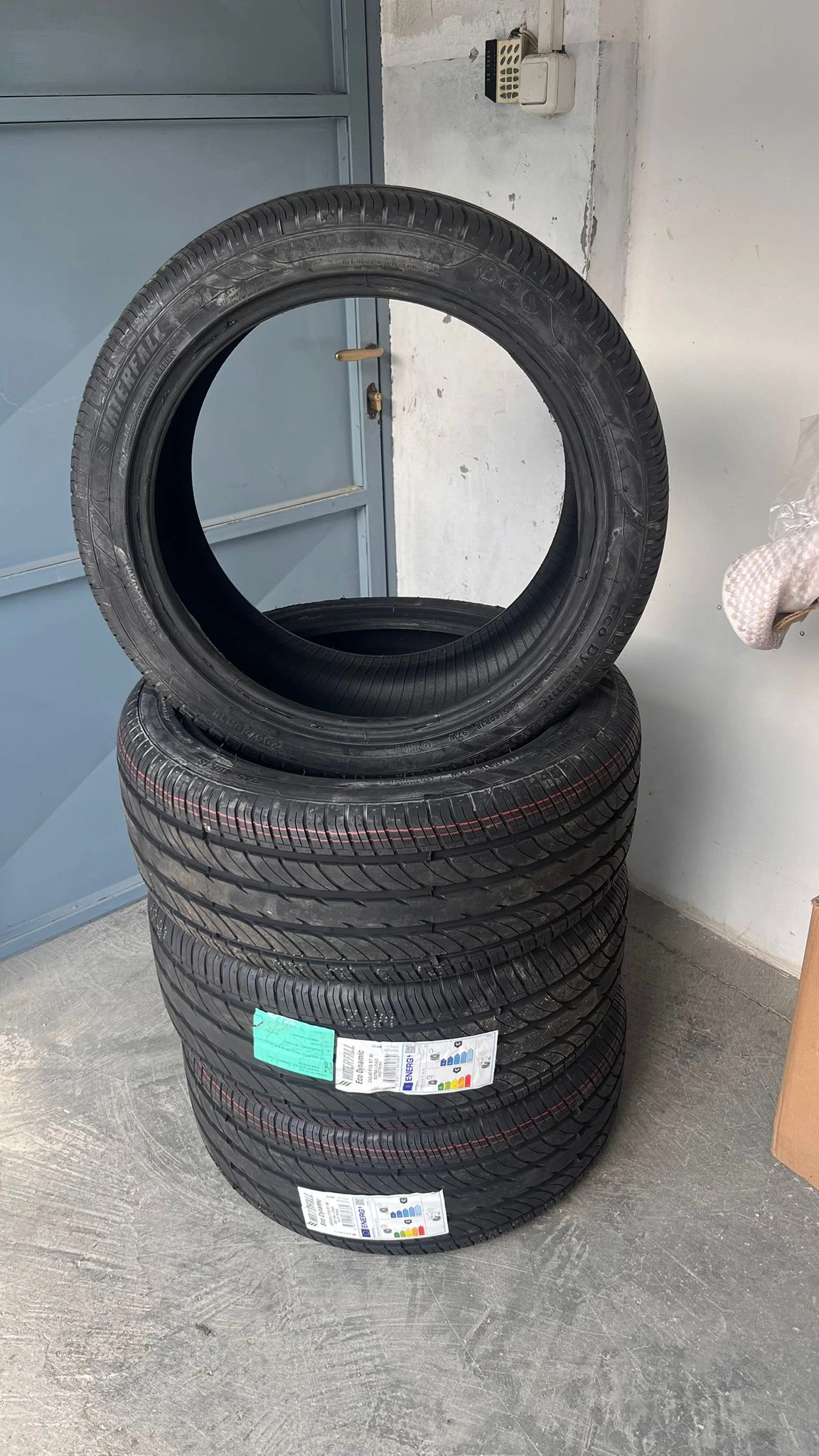 Гуми Летни 245/40R18
