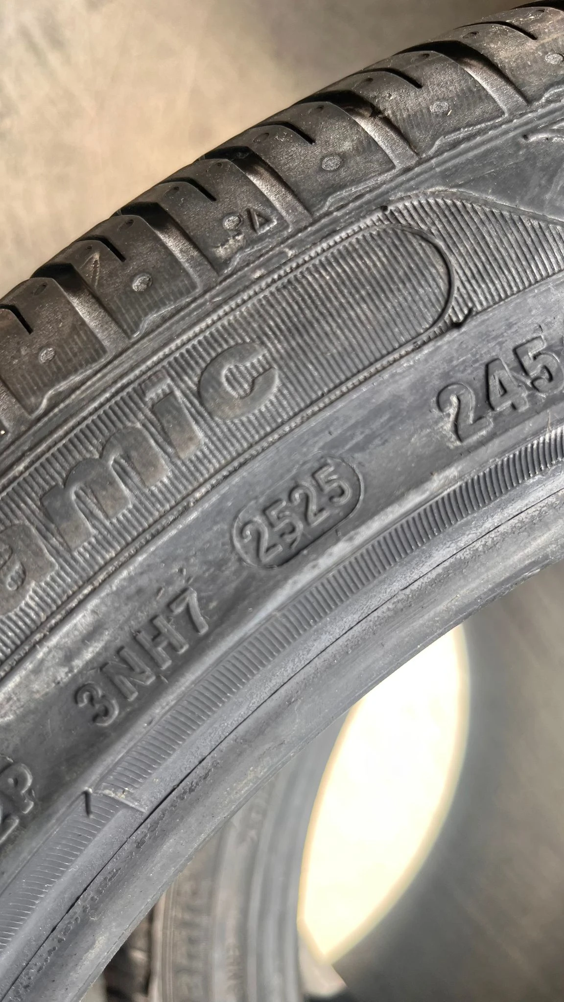 Гуми Летни 245/40R18, снимка 3 - Гуми и джанти - 54761089