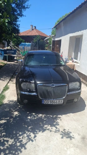 Chrysler 300c Със десен волан колата има чип от англия оргинален