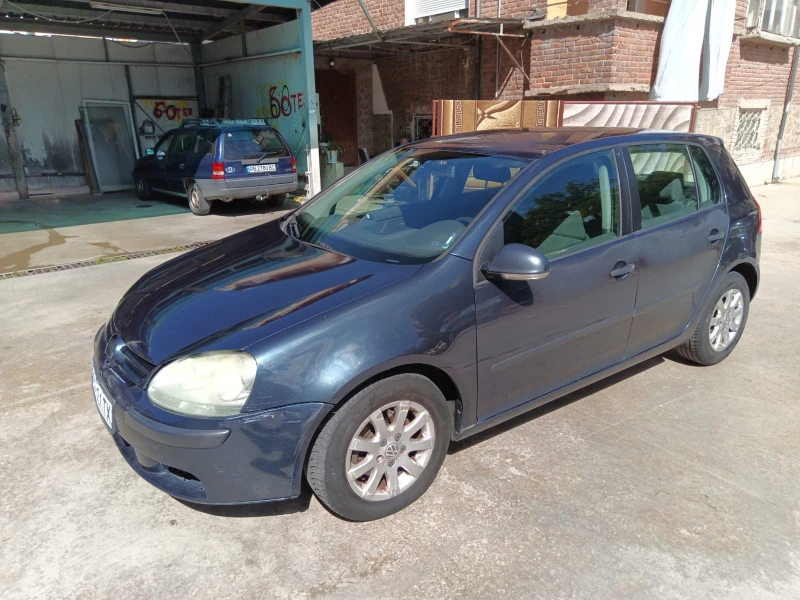 VW Golf  5 1.6 FSI, снимка 1 - Автомобили и джипове - 47247414