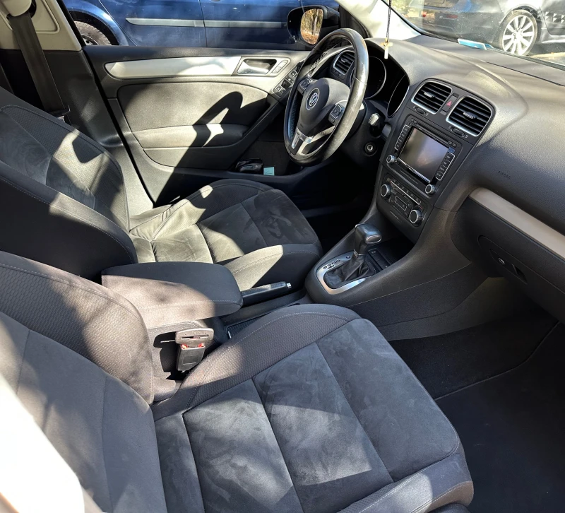 VW Golf 1.6 TDI AUTOMAT, снимка 11 - Автомобили и джипове - 47953764