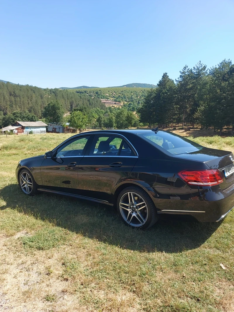 Mercedes-Benz E 220, снимка 3 - Автомобили и джипове - 48459856