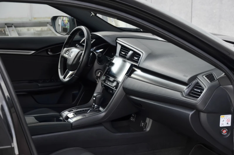 Honda Civic 1.0 AVTOMAT, снимка 8 - Автомобили и джипове - 52016830
