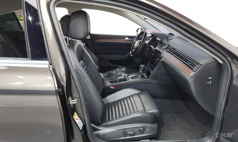 VW Passat, снимка 11 - Автомобили и джипове - 52962104