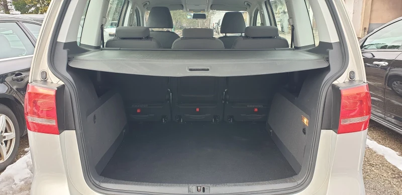 VW Touran 105 кс., снимка 11 - Автомобили и джипове - 53093550