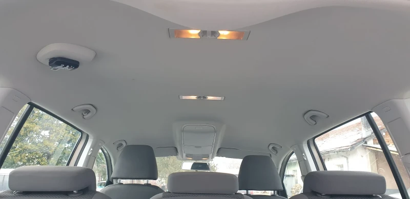 VW Touran 105 кс., снимка 12 - Автомобили и джипове - 53093550