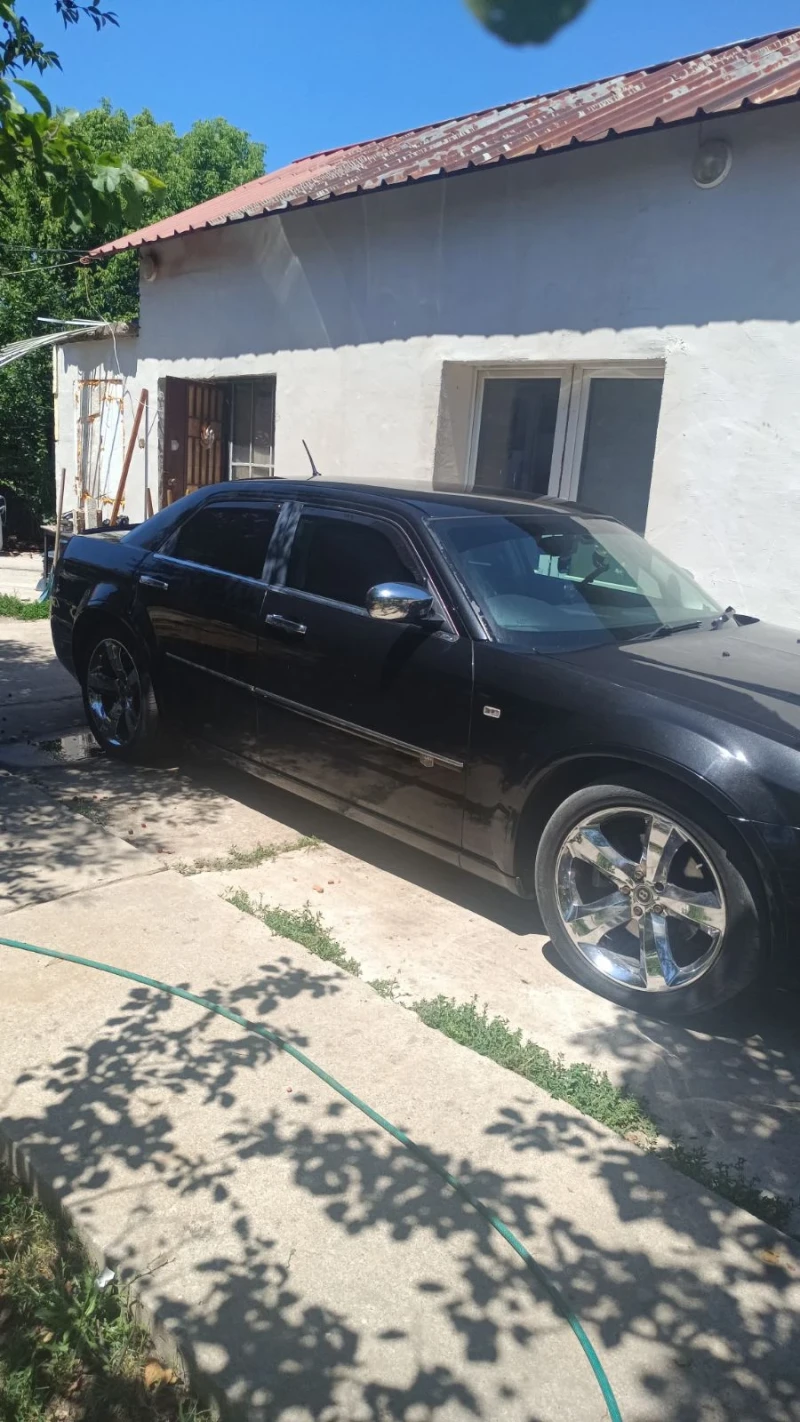 Chrysler 300c Със десен волан колата има чип от англия оргинален, снимка 2 - Автомобили и джипове - 53263197