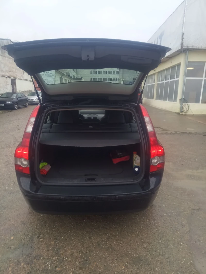 Volvo V50 2000 кубика, снимка 9 - Автомобили и джипове - 53575278