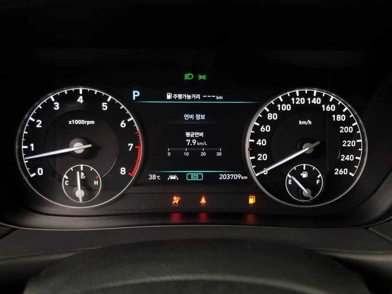Genesis G90 3.8 Automatic, снимка 11 - Автомобили и джипове - 55606085