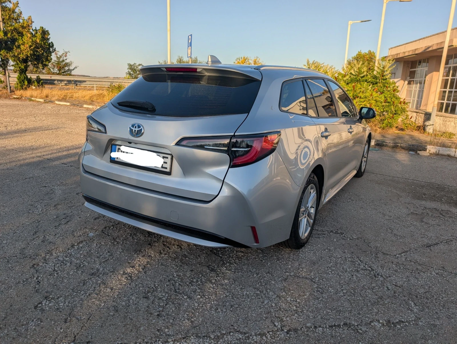 Toyota Corolla Hybrid 34000 км. - изображение 3