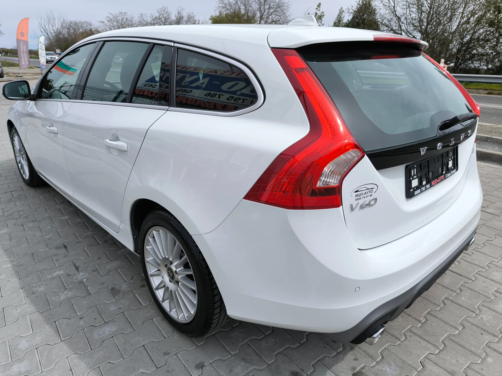 Volvo V60 2, 0-120k.c.6ck.КОЖА, НАВИ, R-design, LED, ЕВРО 6 - изображение 4