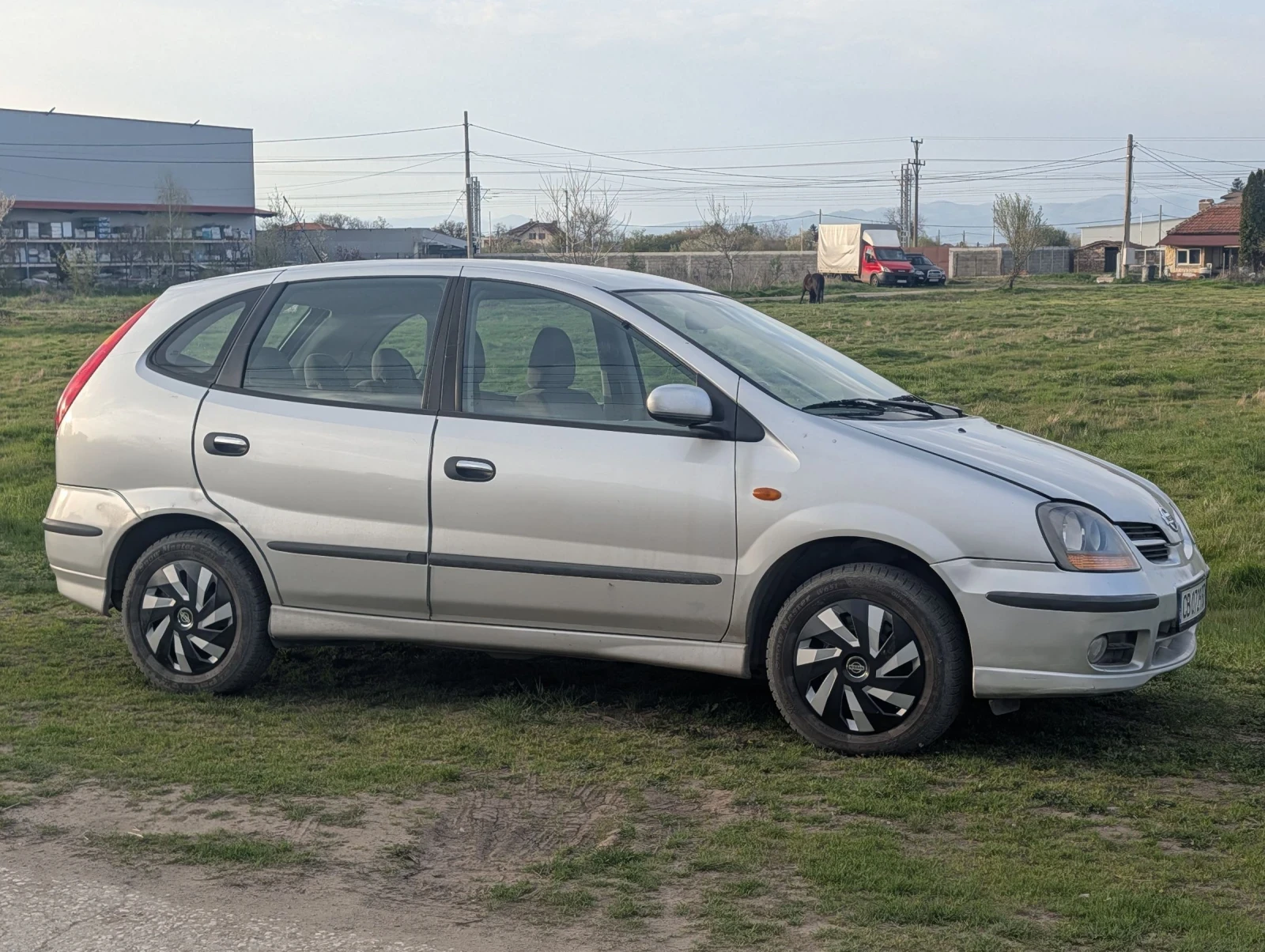 Nissan Almera tino