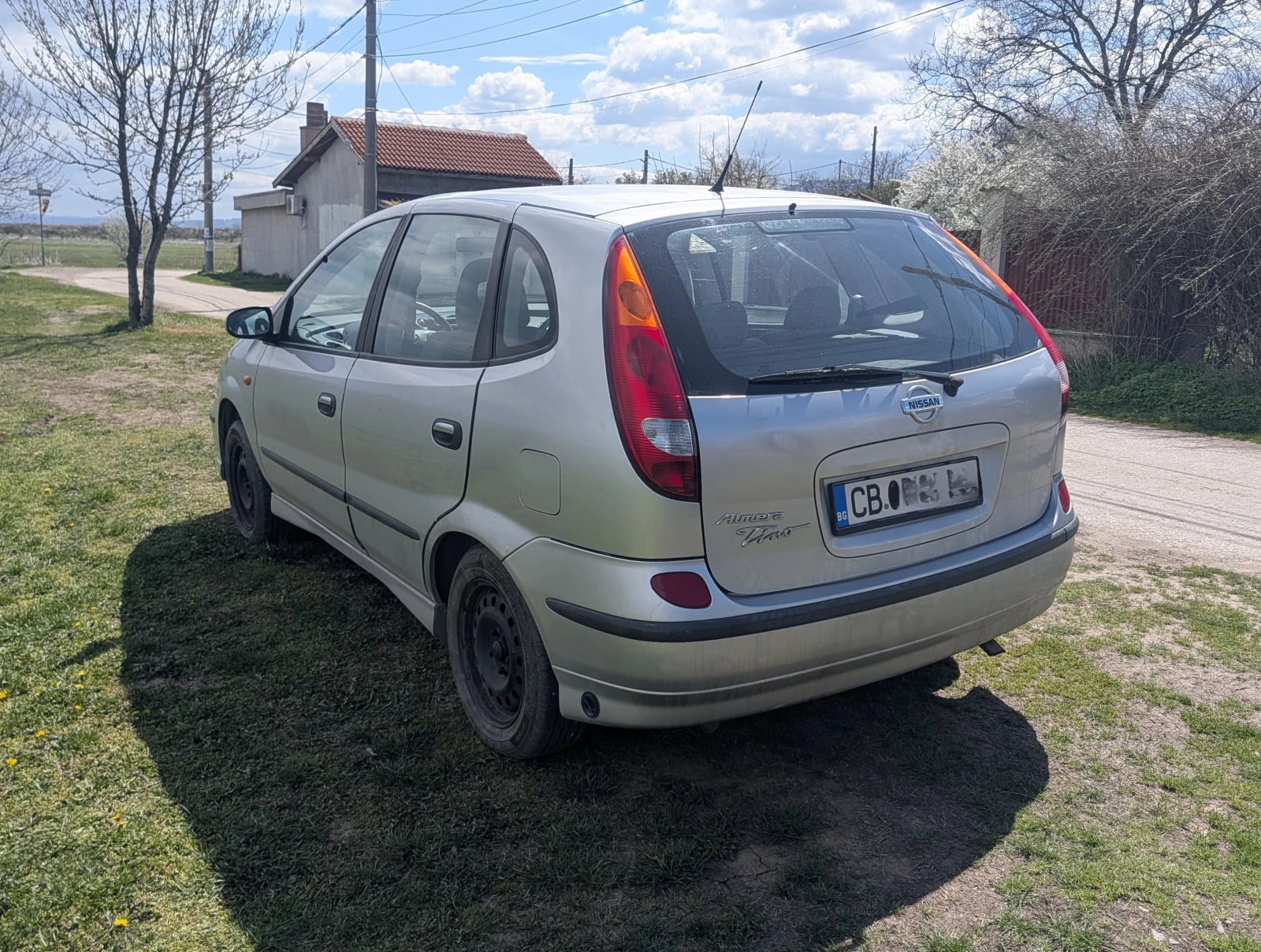 Nissan Almera tino, снимка 5 - Автомобили и джипове - 54147186