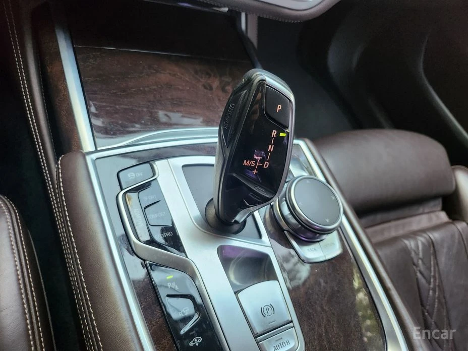 BMW 740, снимка 9 - Автомобили и джипове - 54609127