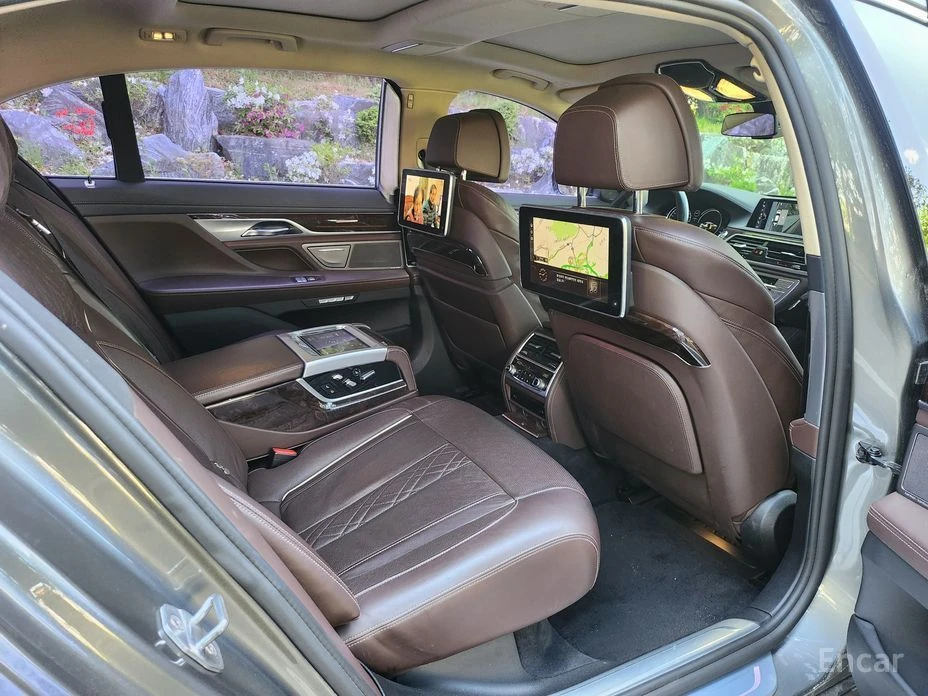 BMW 740, снимка 10 - Автомобили и джипове - 54609127