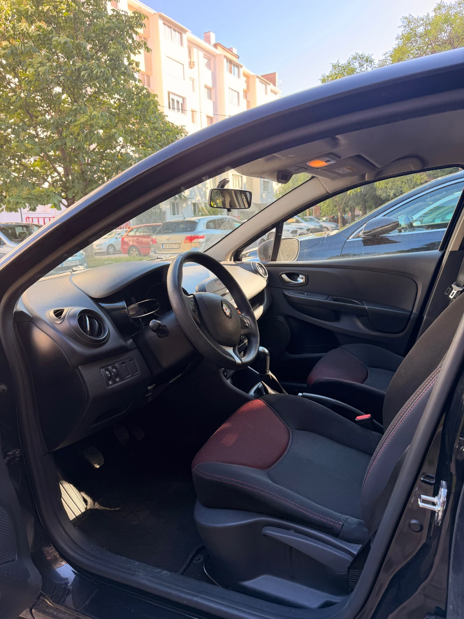 Renault Clio, снимка 6 - Автомобили и джипове - 54703347