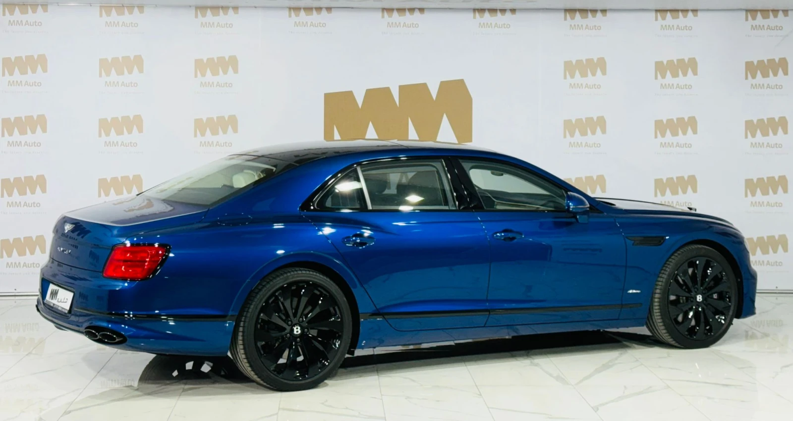 Bentley Flying Spur Azure* V8* TV* HuD* Naim* Гаранция , снимка 3 - Автомобили и джипове - 55024111