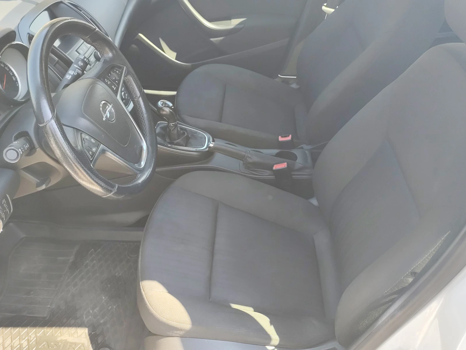 Opel Astra 1.6 CDTI, снимка 4 - Автомобили и джипове - 55057000
