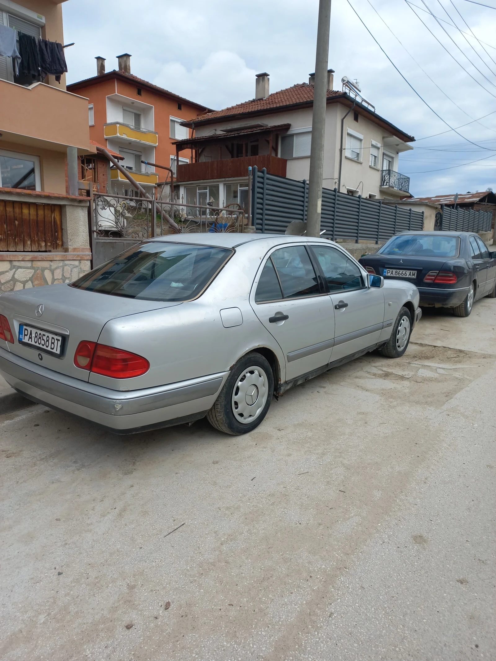 Mercedes-Benz 220