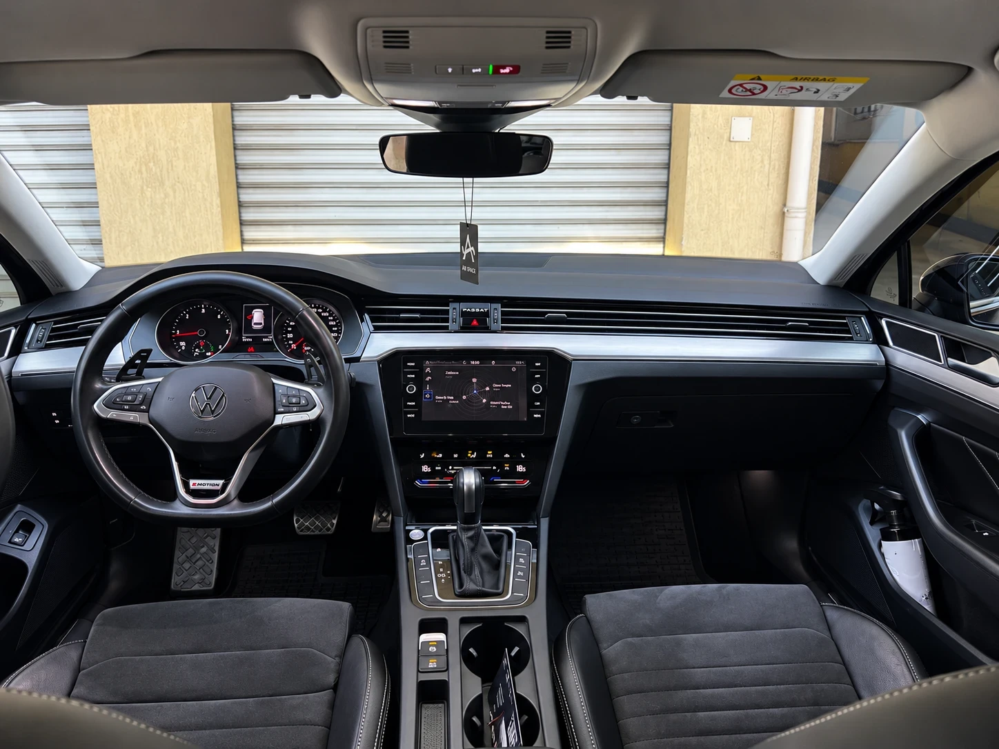 VW Passat 2.0 TDI * CarPlay* NAVI * ГАРАНЦИОНЕН * 4Motion * , снимка 11 - Автомобили и джипове - 56184534