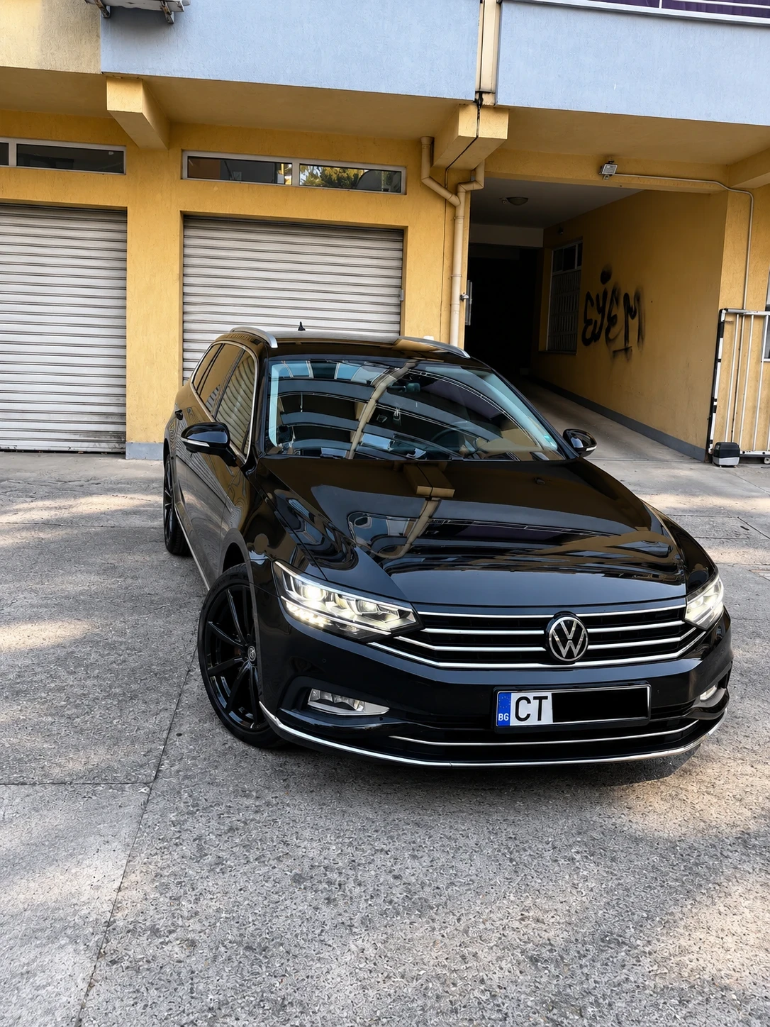 VW Passat 2.0 TDI * CarPlay* NAVI * ГАРАНЦИОНЕН * 4Motion * , снимка 2 - Автомобили и джипове - 56184534