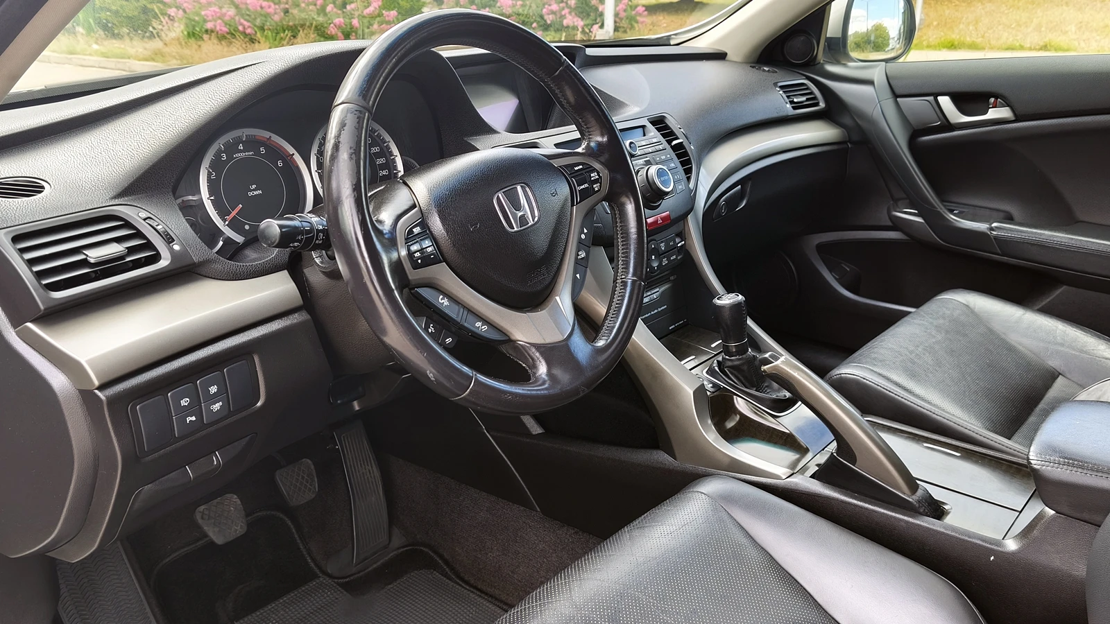 Honda Accord 2.2 i-DTEC Facelift, снимка 9 - Автомобили и джипове - 56211221