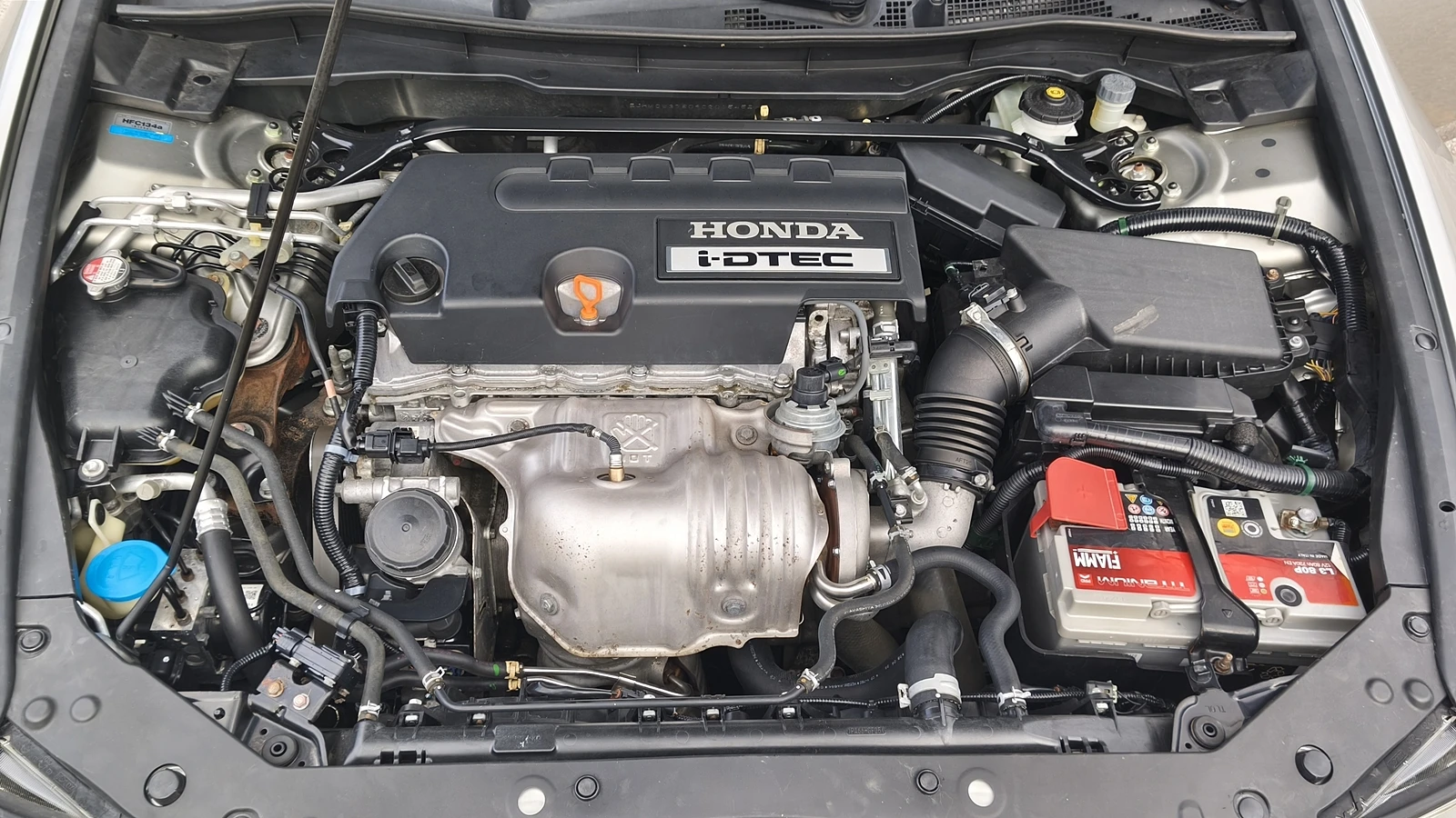 Honda Accord 2.2 i-DTEC Facelift, снимка 16 - Автомобили и джипове - 56211221