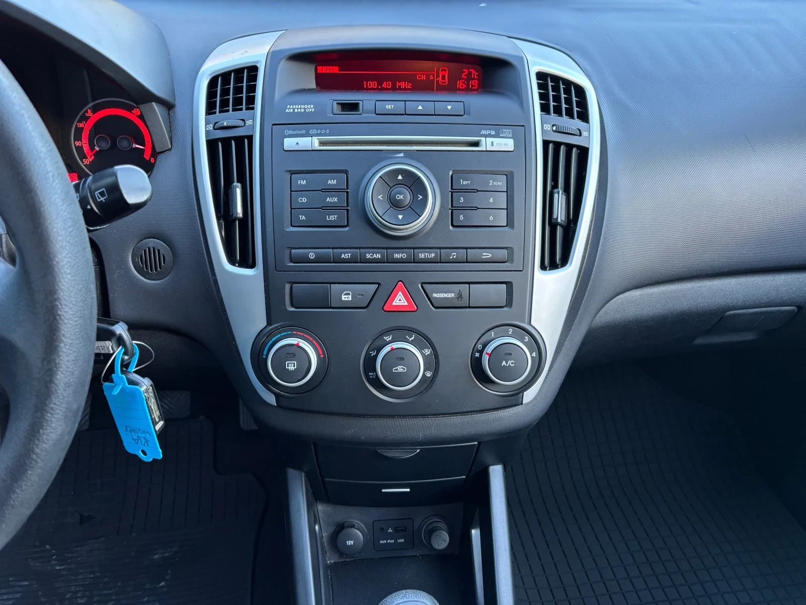 Kia Ceed 1.4 БЕНЗИН РЪЧКА, снимка 15 - Автомобили и джипове - 56360189