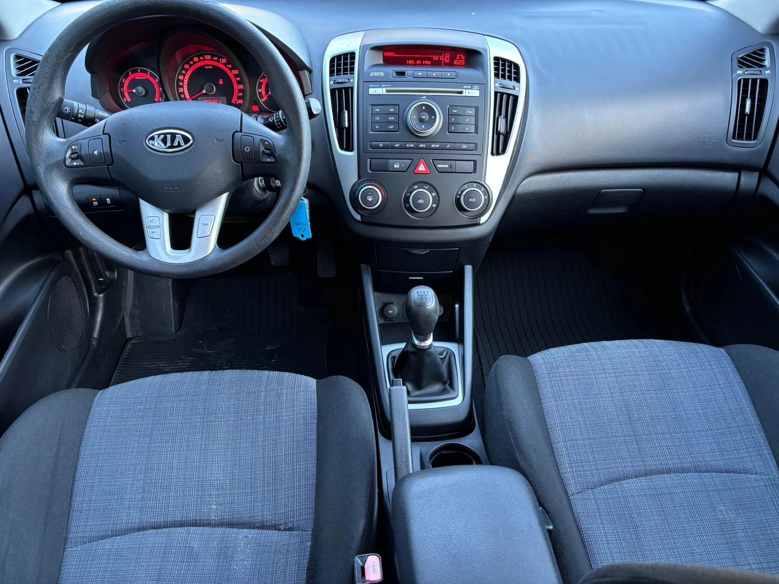 Kia Ceed 1.4 БЕНЗИН РЪЧКА, снимка 13 - Автомобили и джипове - 56360189