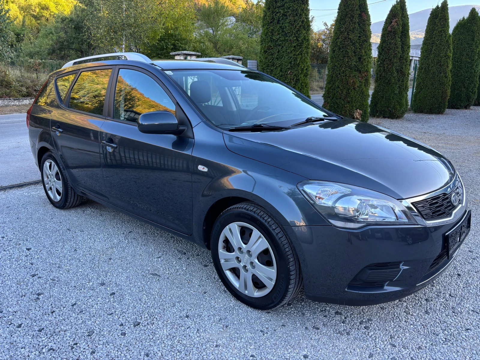 Kia Ceed 1.4 БЕНЗИН РЪЧКА, снимка 4 - Автомобили и джипове - 56360189