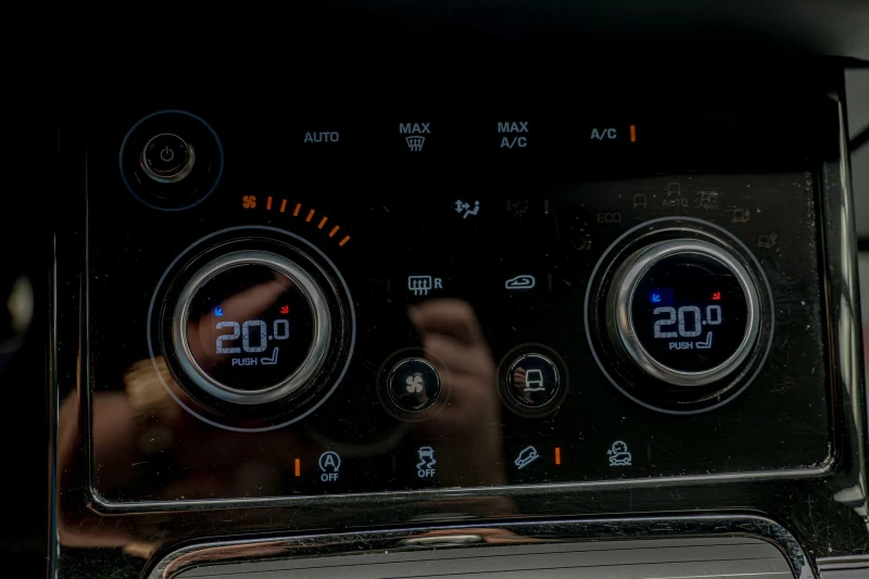 Land Rover Range Rover Evoque P180 R-Dynamic S/Обдухване/Камера 360/Lane Assist, снимка 11 - Автомобили и джипове - 50854887