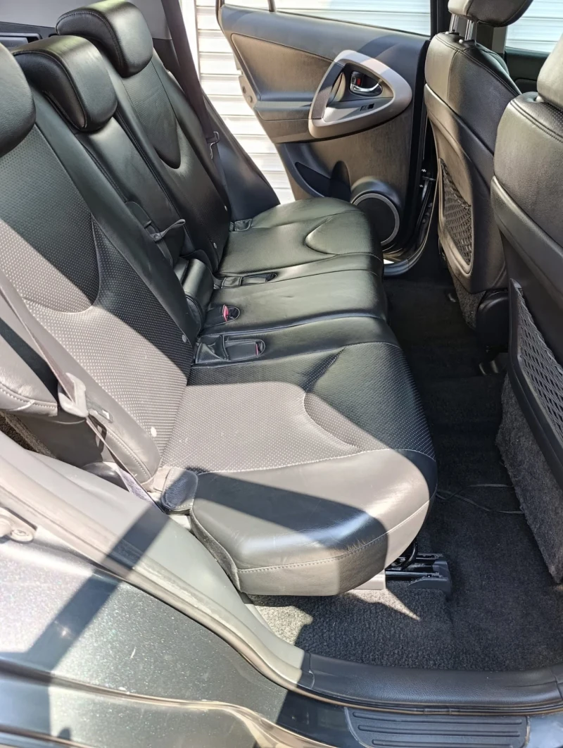 Toyota Rav4 2.2 d4d, снимка 7 - Автомобили и джипове - 52487678