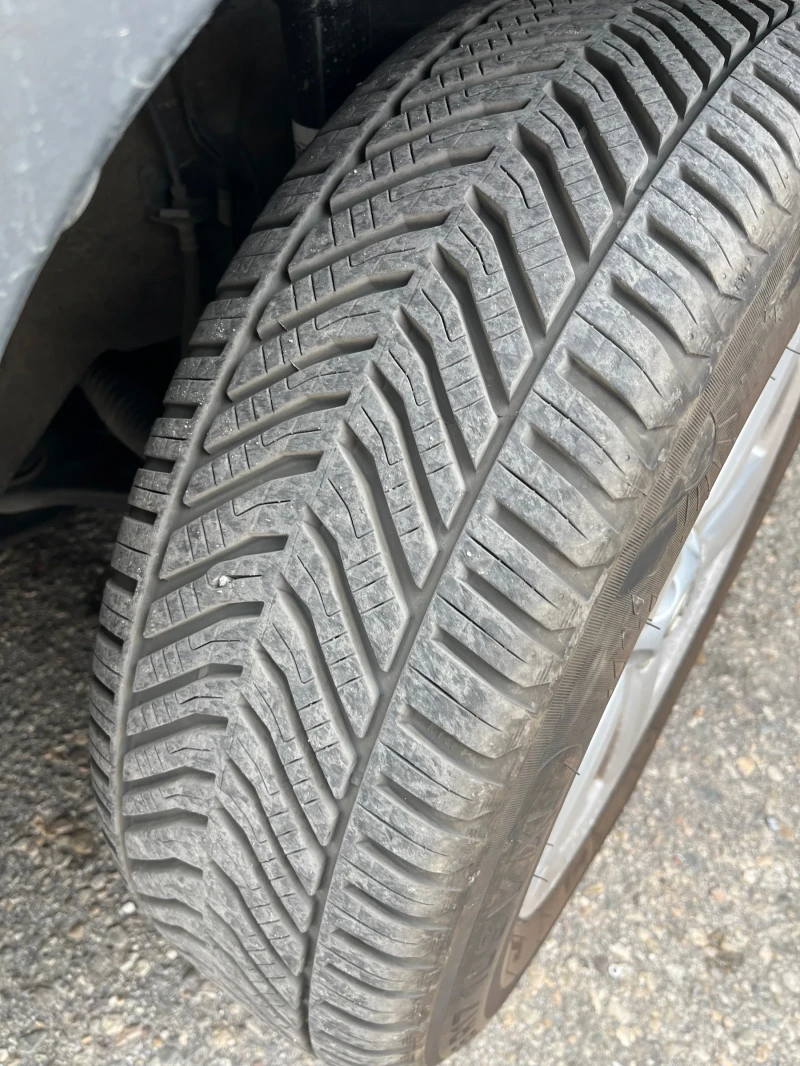 Toyota Rav4 2.2 d4d, снимка 14 - Автомобили и джипове - 52487678