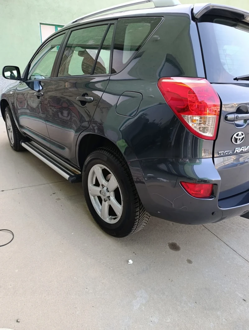 Toyota Rav4 2.2 d4d, снимка 6 - Автомобили и джипове - 52487678