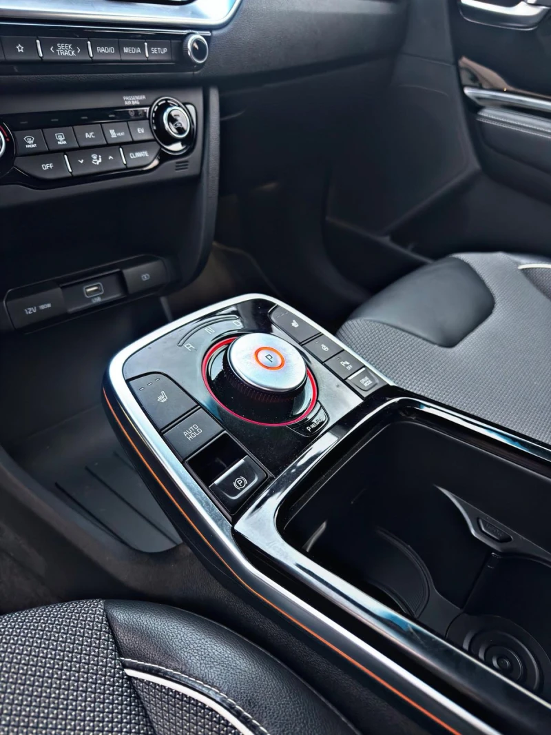 Kia Niro 64KWh/DYNAMIC LINE/KIA CONN/SOH100%, снимка 13 - Автомобили и джипове - 52323232