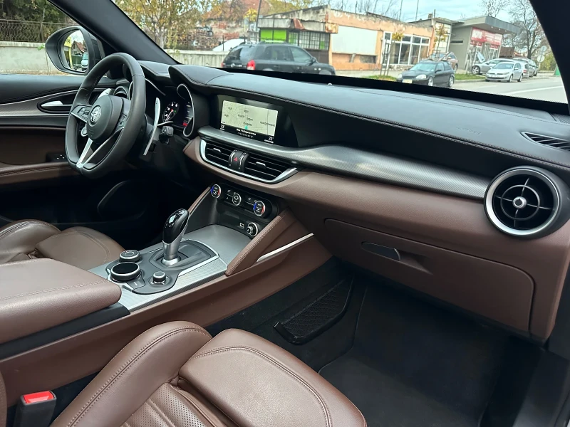 Alfa Romeo Stelvio 2.0 Veloce Q4 / Автоматик/Панорама/ШВЕЙЦАРИЯ, снимка 12 - Автомобили и джипове - 52648438