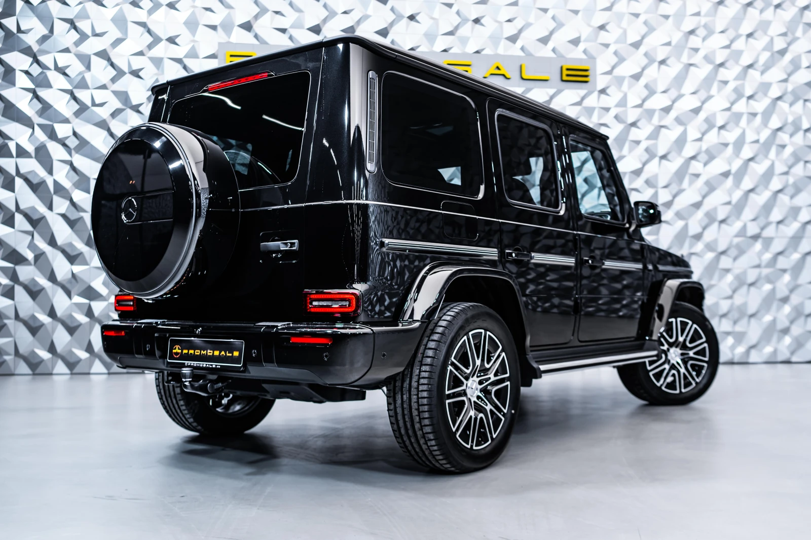 Mercedes-Benz G 450 d 4M AMG* Night* Burm* Pano*  - изображение 4