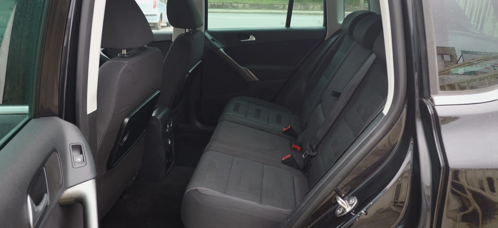 VW Tiguan 2.0D4x4, снимка 12 - Автомобили и джипове - 54266795