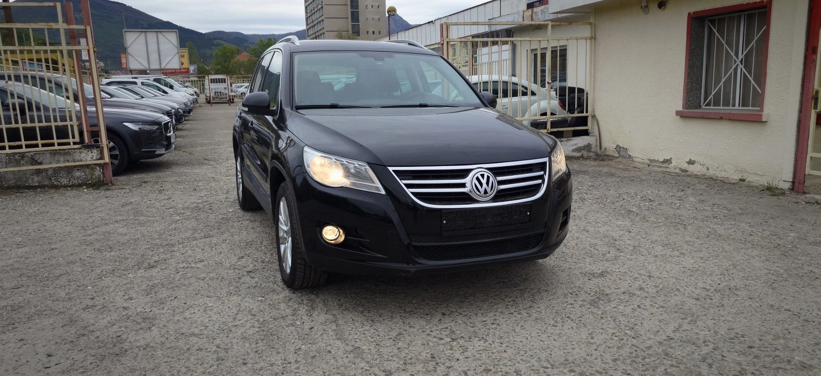 VW Tiguan 2.0D4x4, снимка 2 - Автомобили и джипове - 54266795