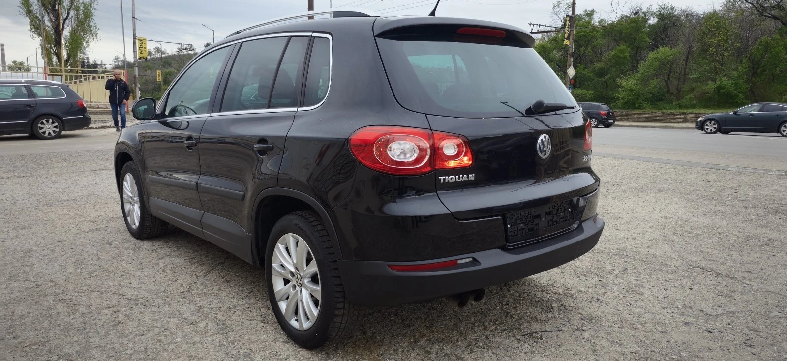 VW Tiguan 2.0D4x4, снимка 5 - Автомобили и джипове - 54266795