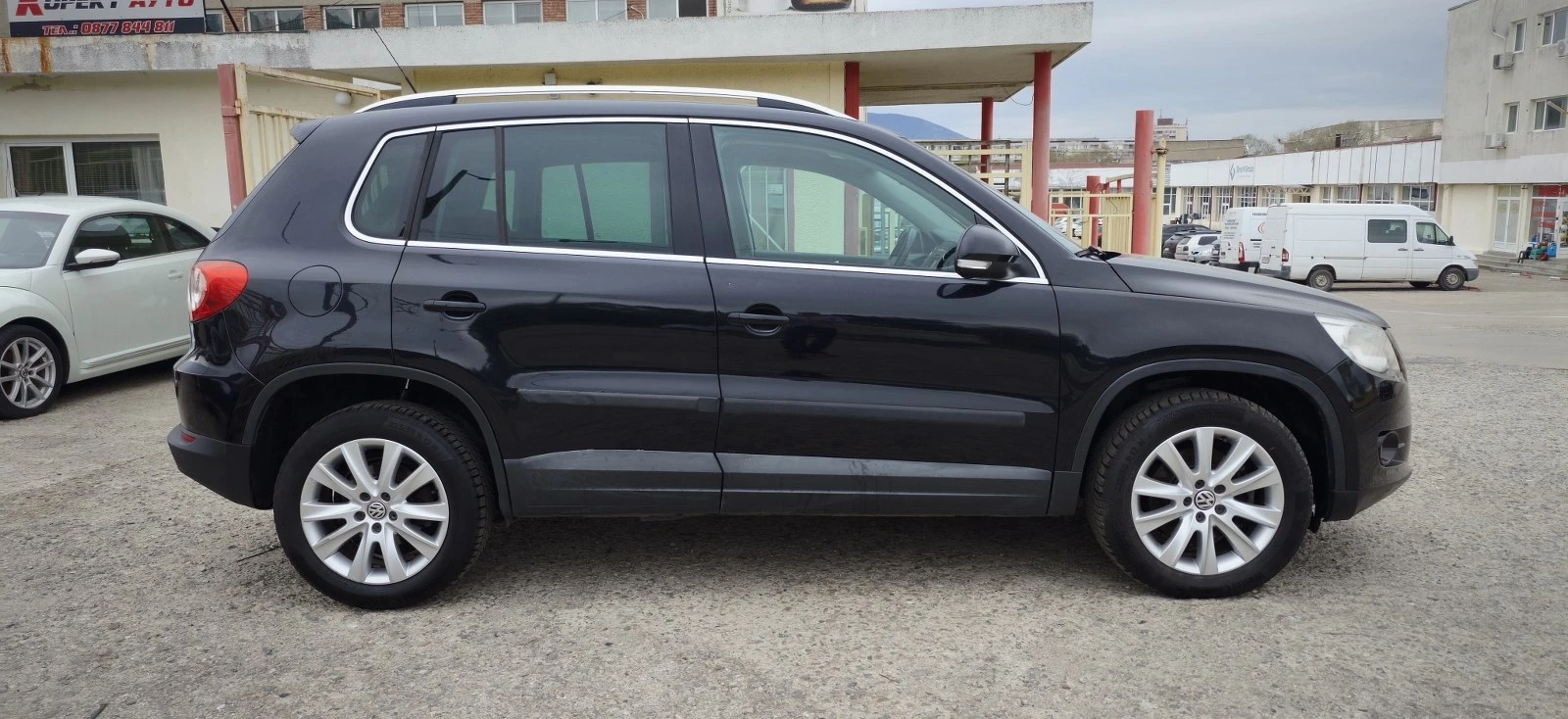 VW Tiguan 2.0D4x4, снимка 8 - Автомобили и джипове - 54266795